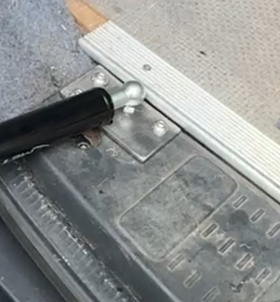 Rear Door Struts opening kit
